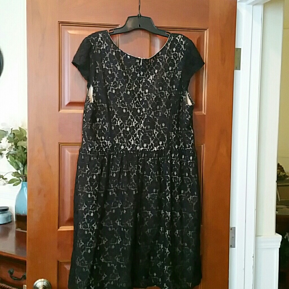 BLACK LACE DRESS