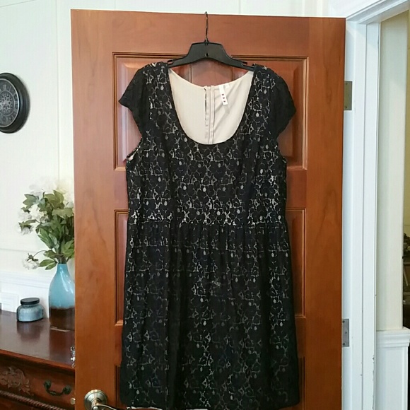 BLACK LACE DRESS - Picture 3 of 4
