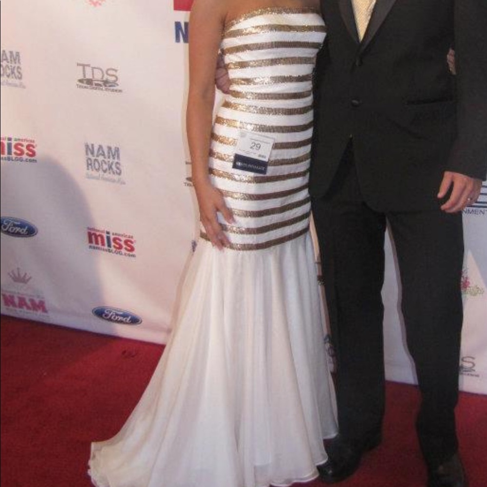 Sherri hill gown