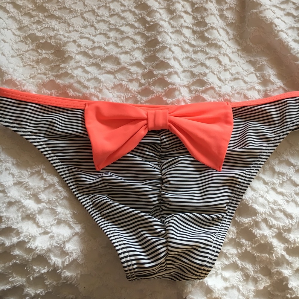 Bow bikini bottom