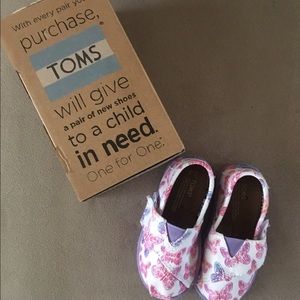 Tiny Toms Classics Purple Butterfly Toddler Sz 5
