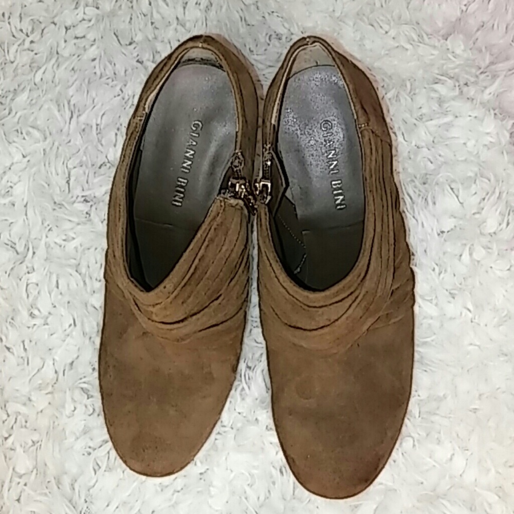 Gianni Binni booties with side zippers.