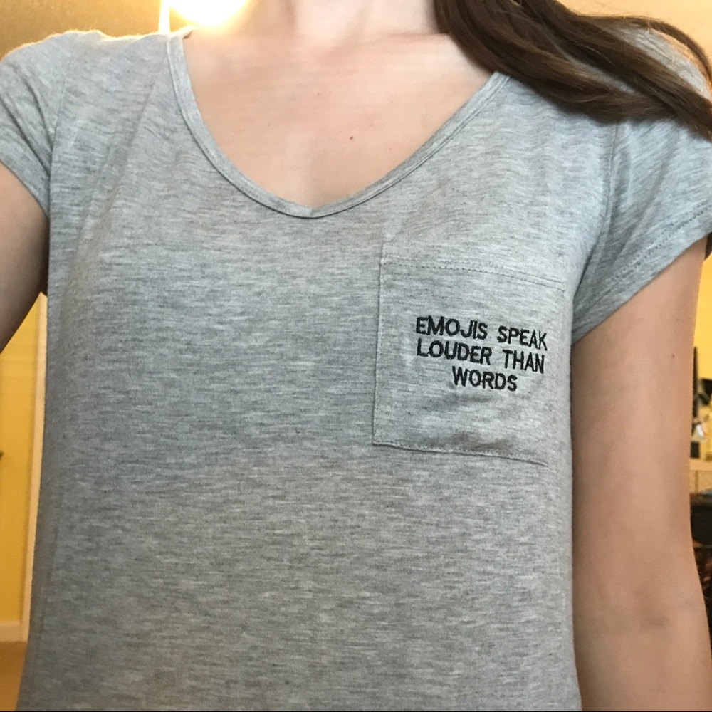 NWOT Emojis Speak Louder than Words LA Hearts tee