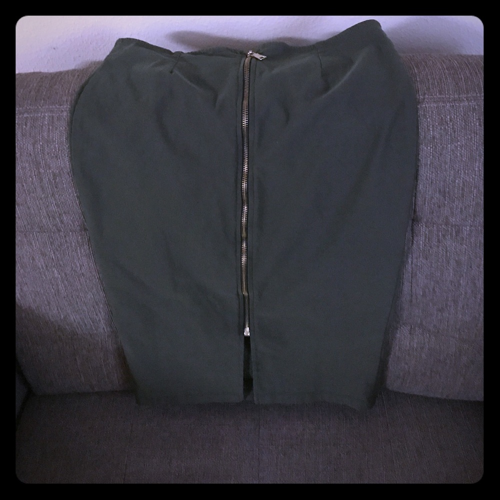 Zippered pencil skirt