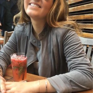 Meet your Posher, Lily