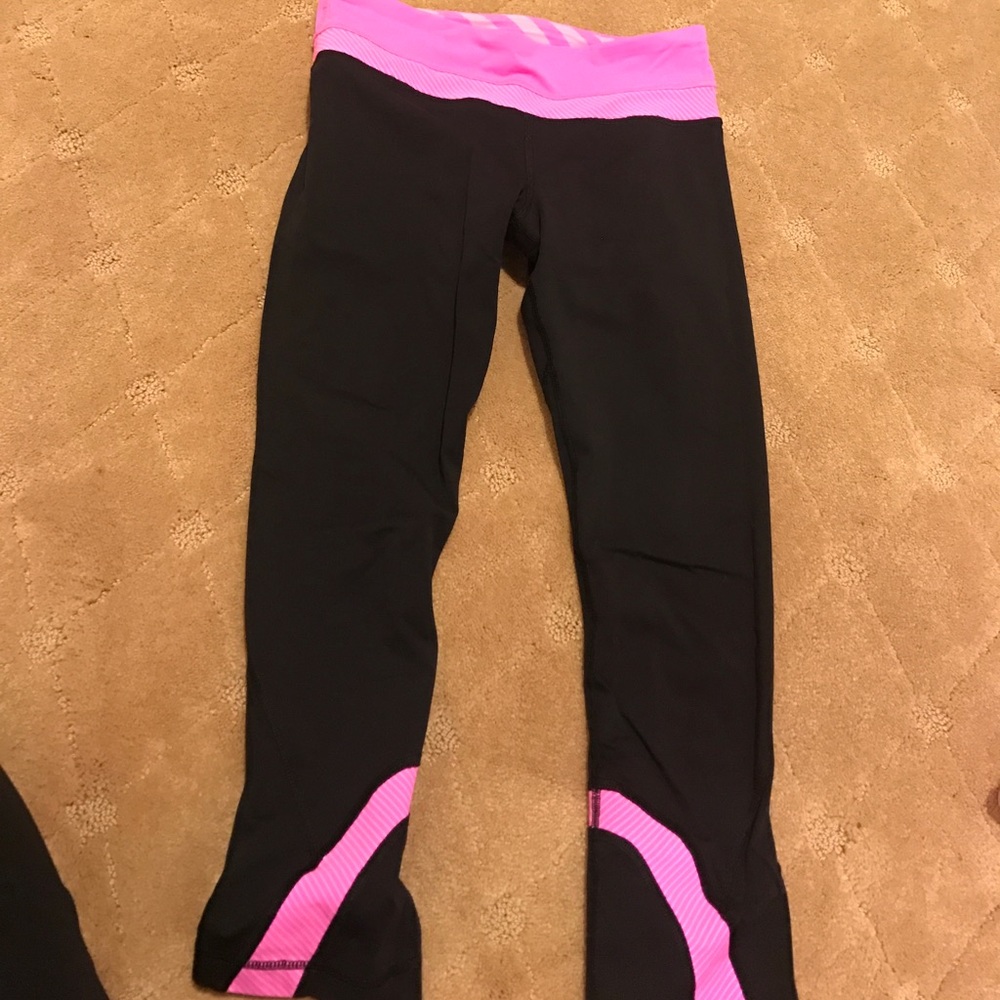 Lululemon cropped leggings with pink