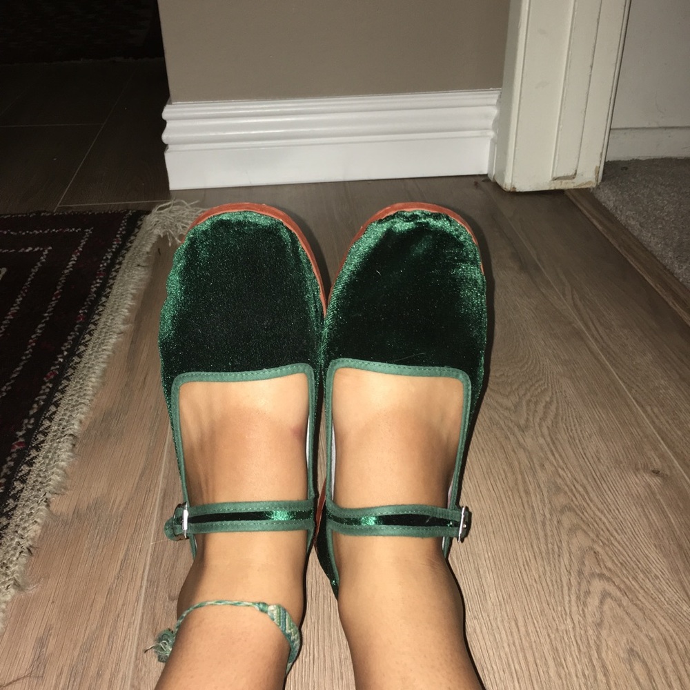 Mary Jane shoes from urban outfitters 🌿