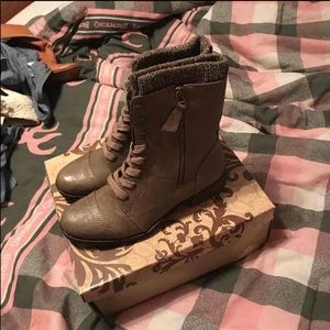 Taupe Limelight combat boots. Size 10.