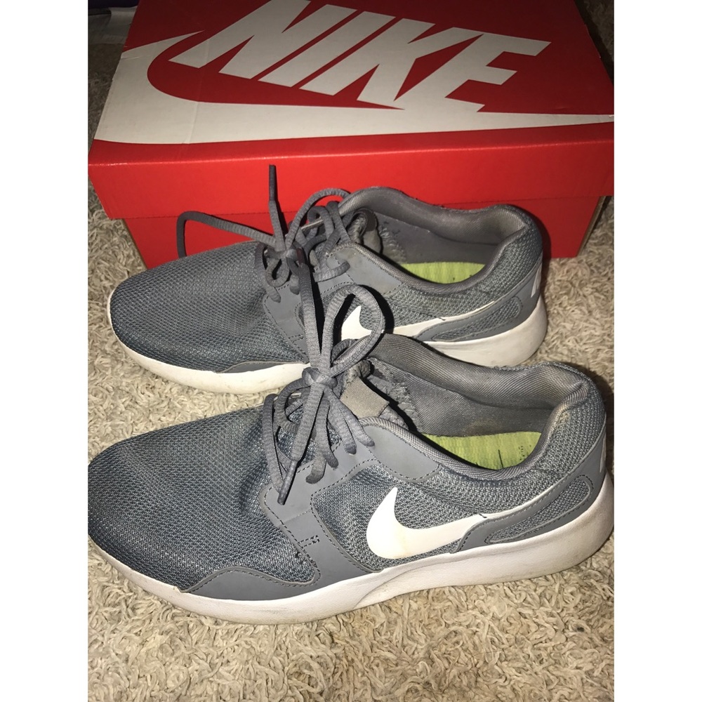 Nike Roshe Grey Shoes