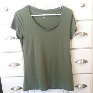 Olive green fitted t-shirt