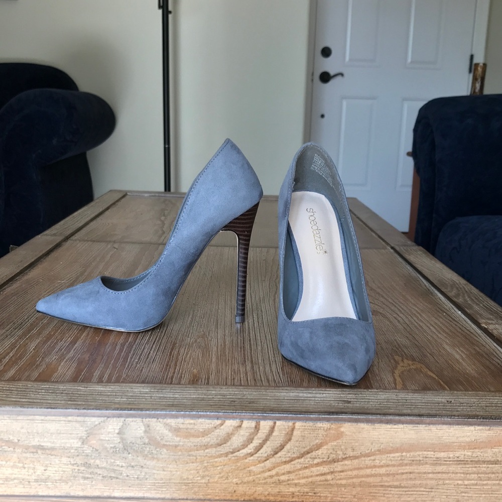 Gray Pointed Pumps