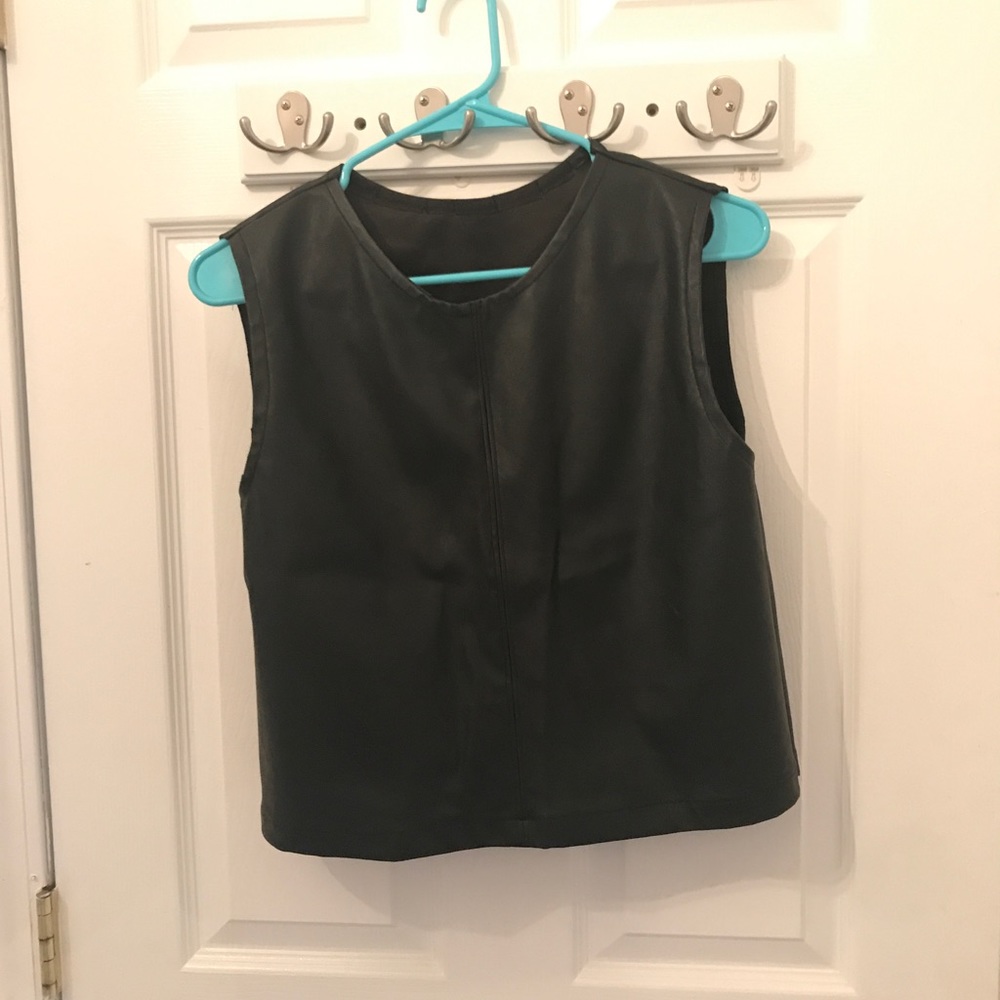 Leather sleeveless shirt