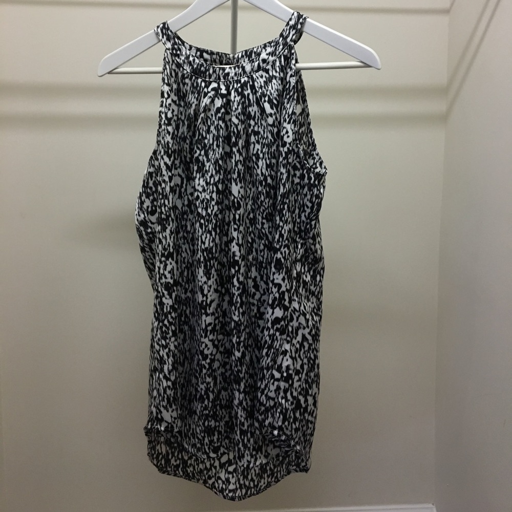Black & white sleeveless blouse.
