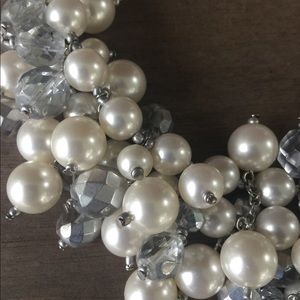 Gorgeous pearl statement necklace