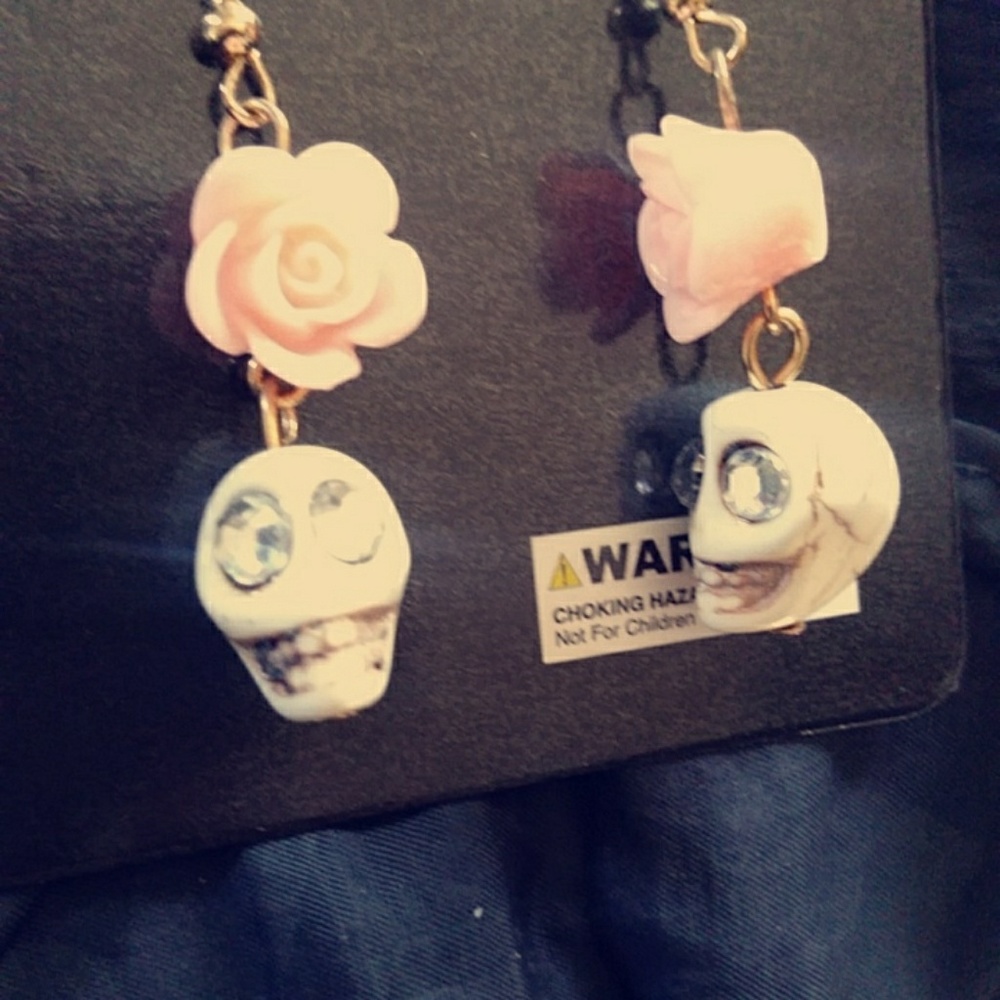 Skull earrings