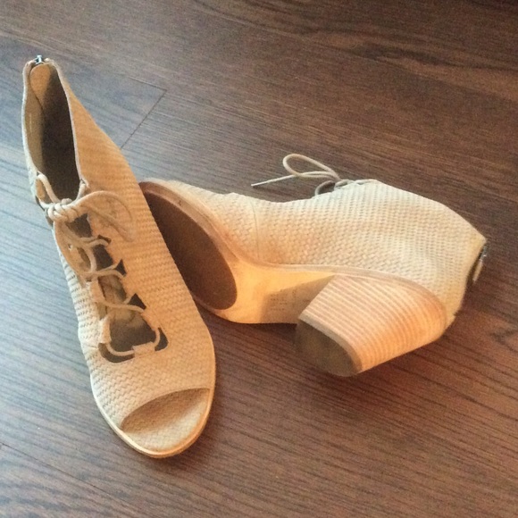 Eileen Fisher  Open Toe Lace - Picture 2 of 2