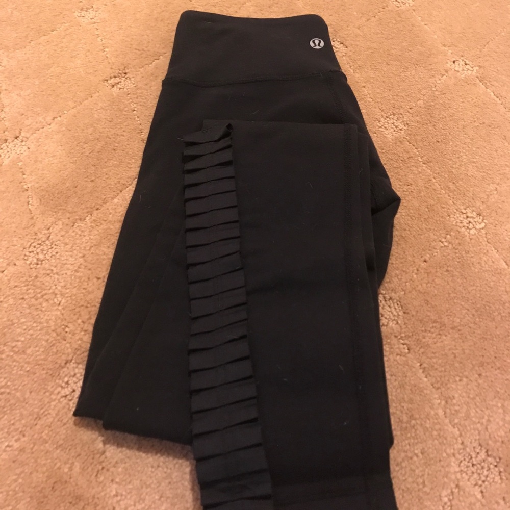 Size 2 lululemon leggings with ruffle  @ ankle