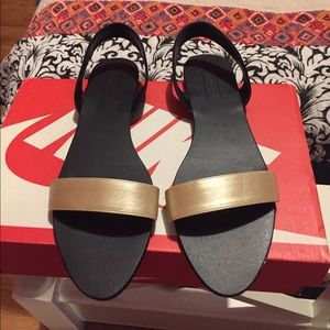 NWOT‼️ Forever 21 Sling-Back Faux Leather Sandals