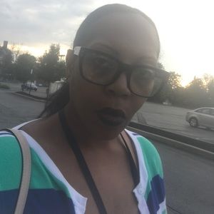 Meet your Posher, Toya