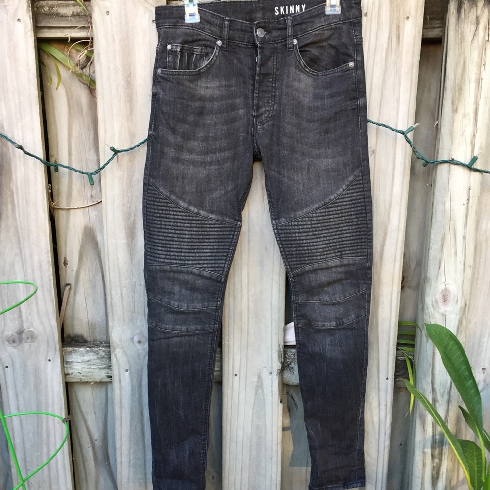 Divided. Detailed jeans.