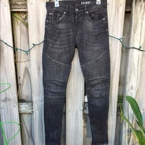 Divided. Detailed jeans.