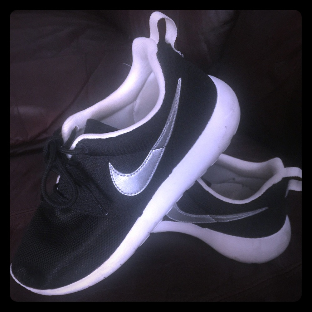 Nike tennis shoes