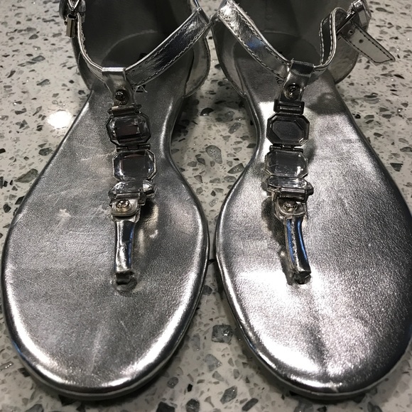 Michael Kors girls size 5 sandal - Picture 2 of 6