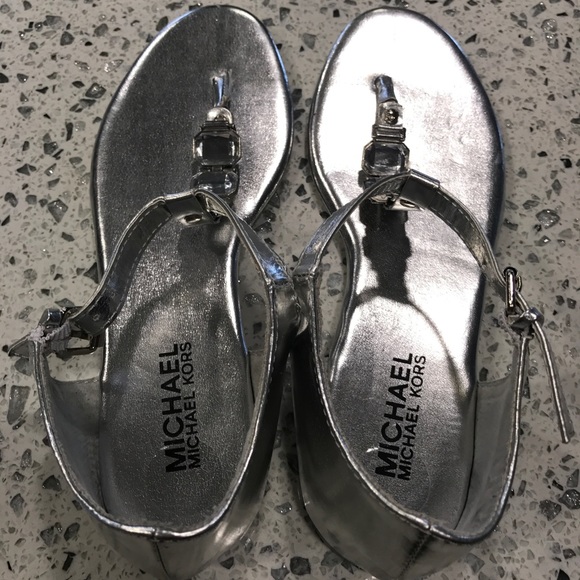 Michael Kors girls size 5 sandal - Picture 3 of 6