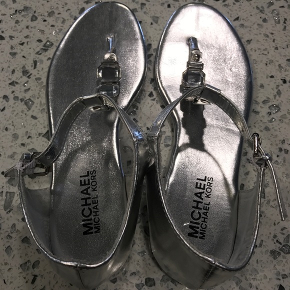 Michael Kors girls size 5 sandal - Picture 4 of 6