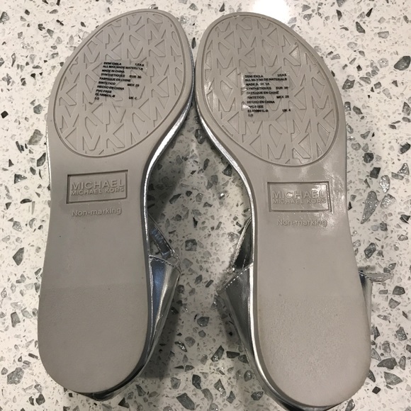 Michael Kors girls size 5 sandal - Picture 6 of 6