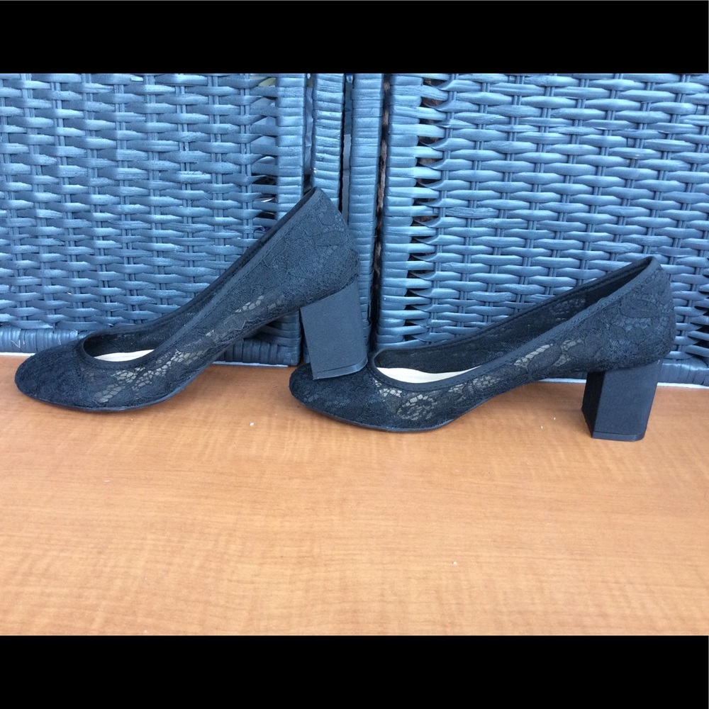 Chinese Laundry Size 8.5 Black Lace heels