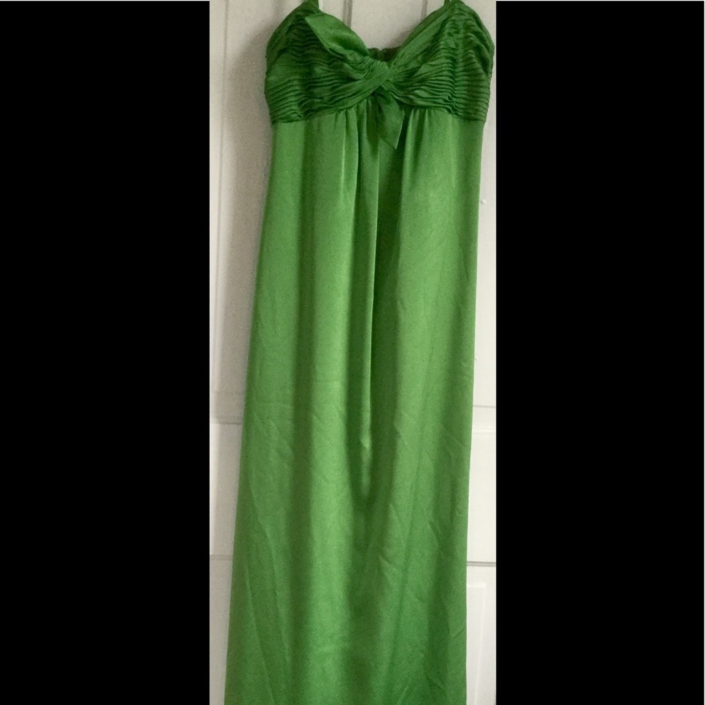BCBG MaxAzria Prom Dress in Leaf Green