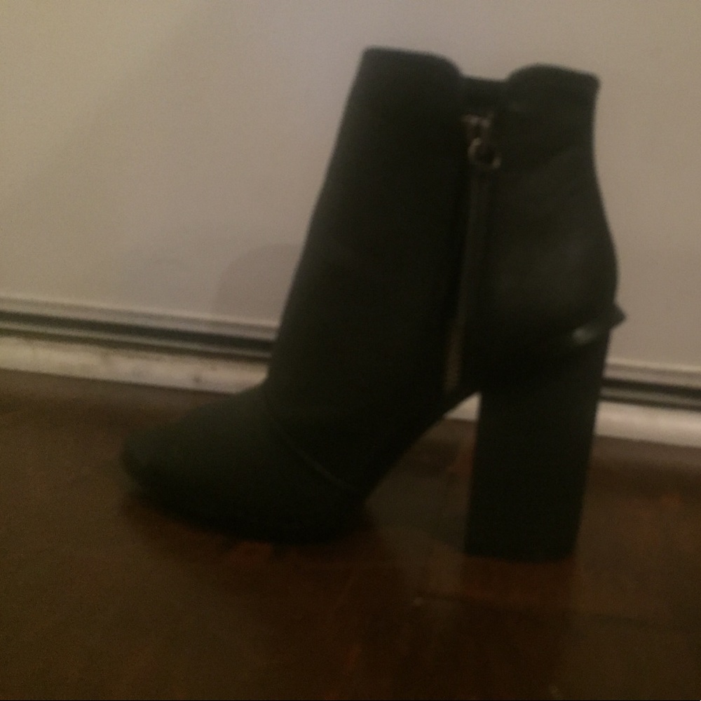 Open toe booties - Picture 2 of 4
