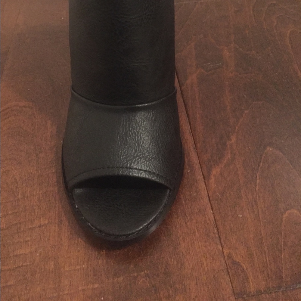 Open toe booties - Picture 3 of 4