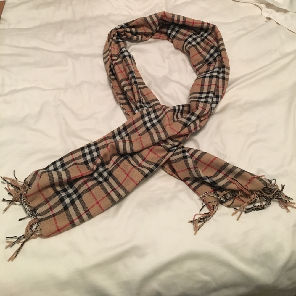 Beige plaid scarf