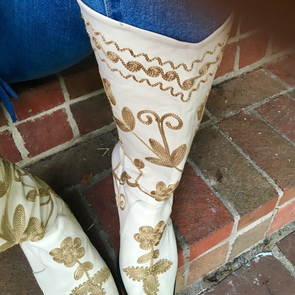 Floral Stitched Cowgirl Boots