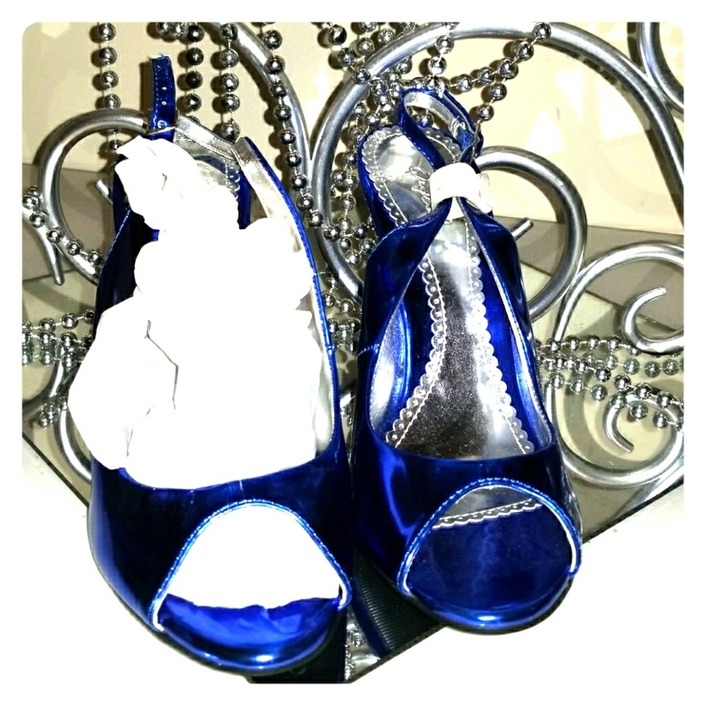 NEW METALLIC BLUE HIGH HEELS