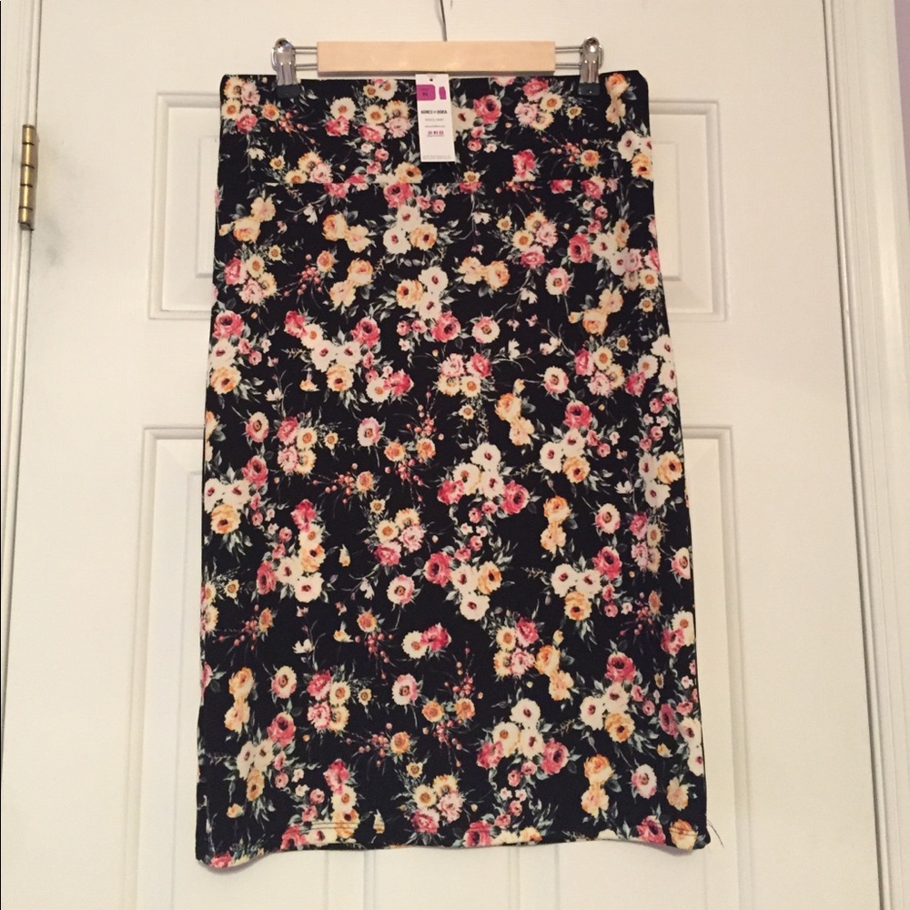 NWT Agnes & Dora Pencil Skirt