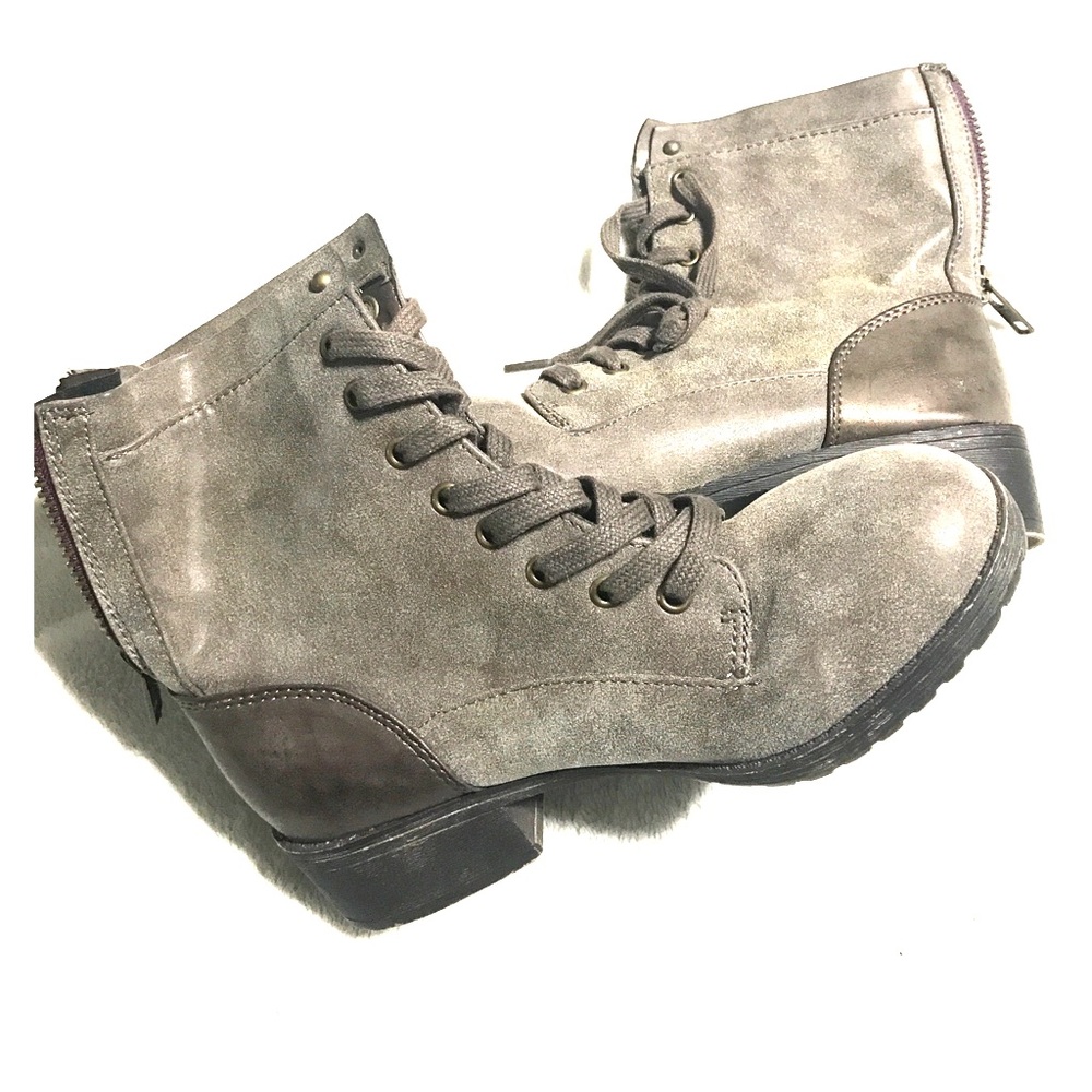 {{Kendall&Kylie Madden Girl Boots}}