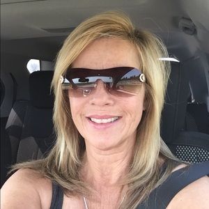 Meet your Posher, Joni