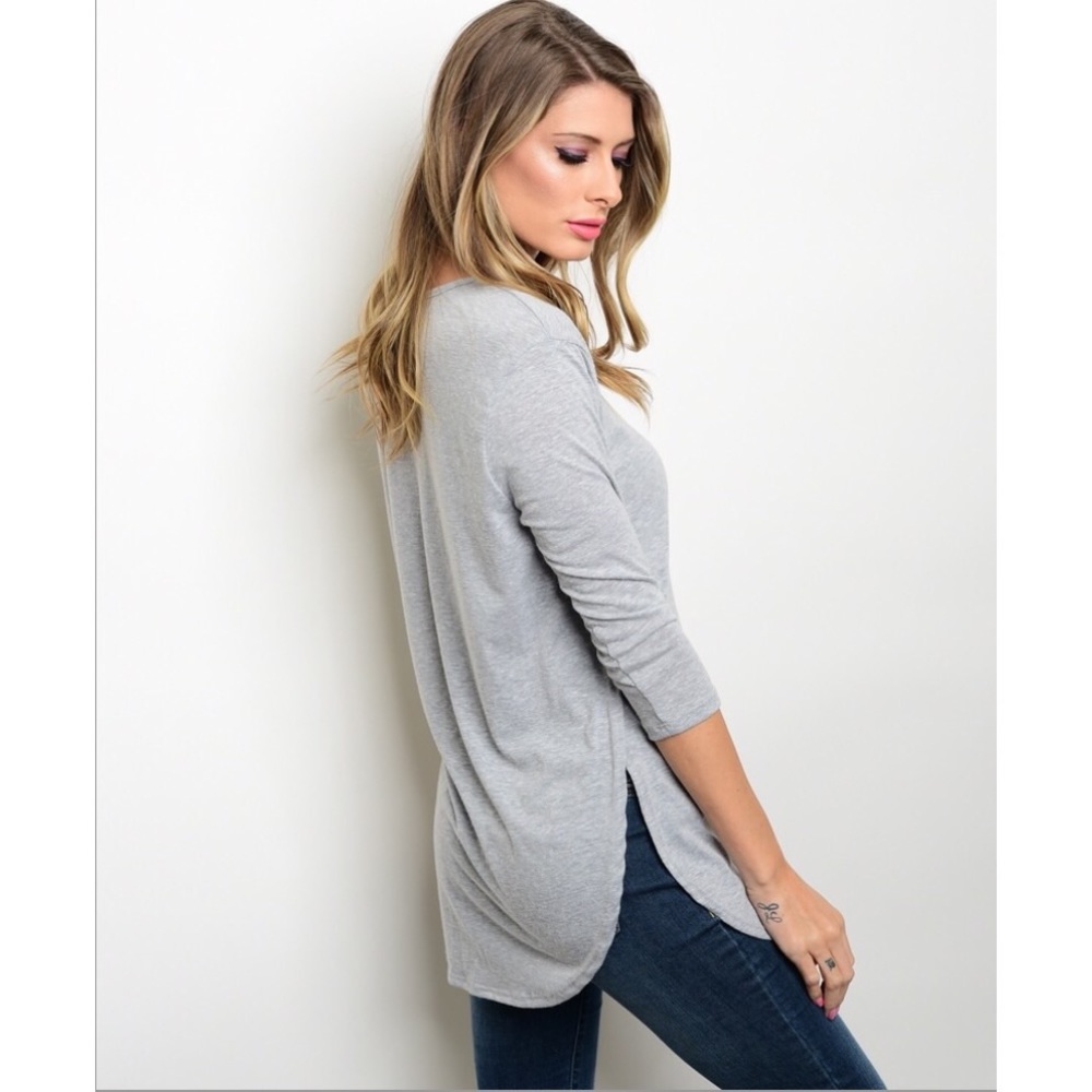 Simple gray top! - Picture 2 of 2