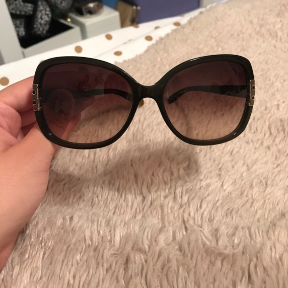 Tory burch sunglasses with case - Picture 3 of 8