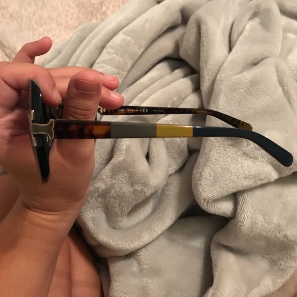 Tory burch sunglasses with case - Picture 6 of 8