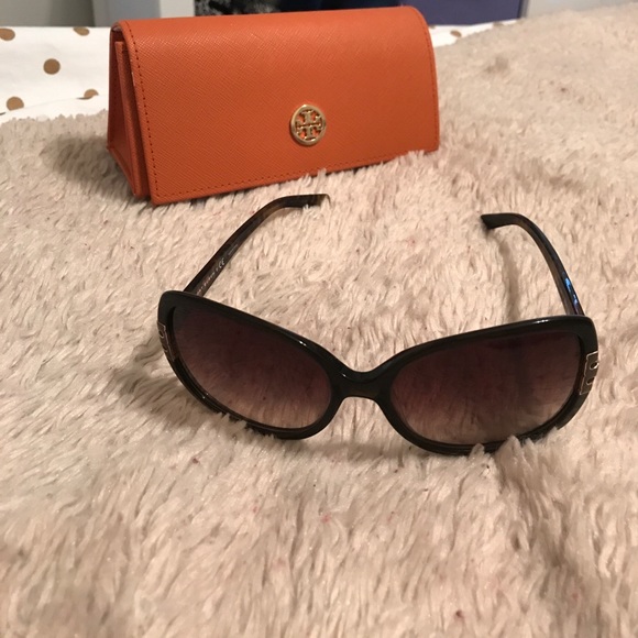 Tory burch sunglasses with case - Picture 7 of 8