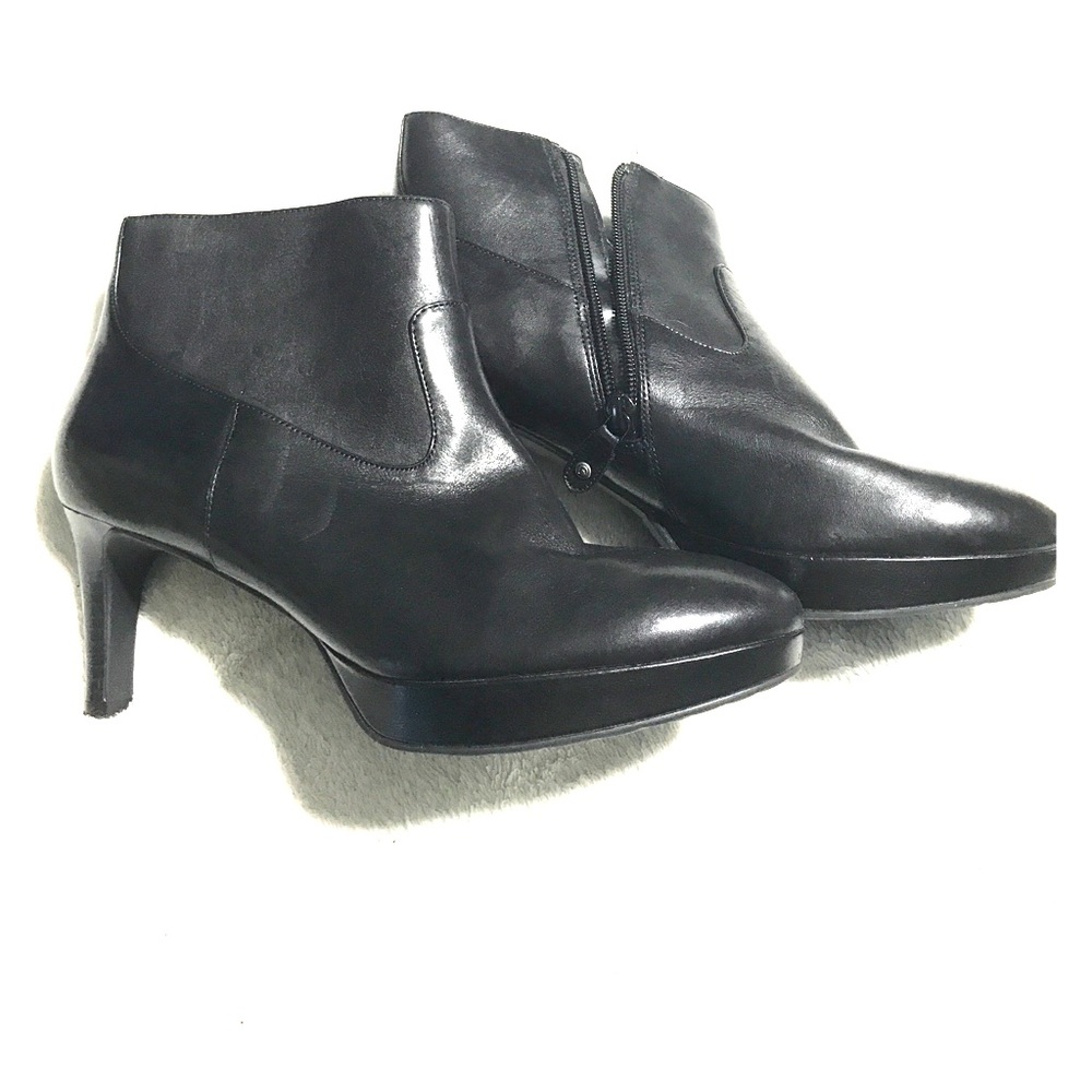 {{black zip up ankle boots}}