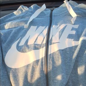 nike sweatshirt
