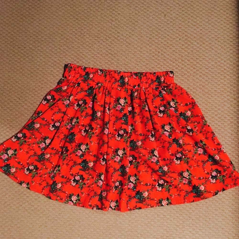 FLOWY & FLORAL SKIRT