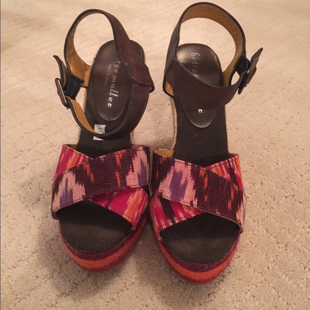 Bettye Muller wedges size 7