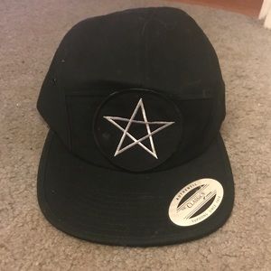 Black 5 panel skater hat with pentagram patch
