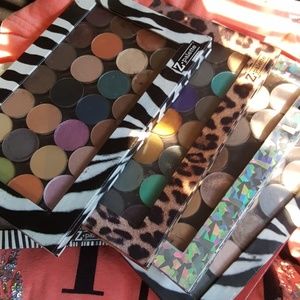 SOLD Massive eyeshadow sale